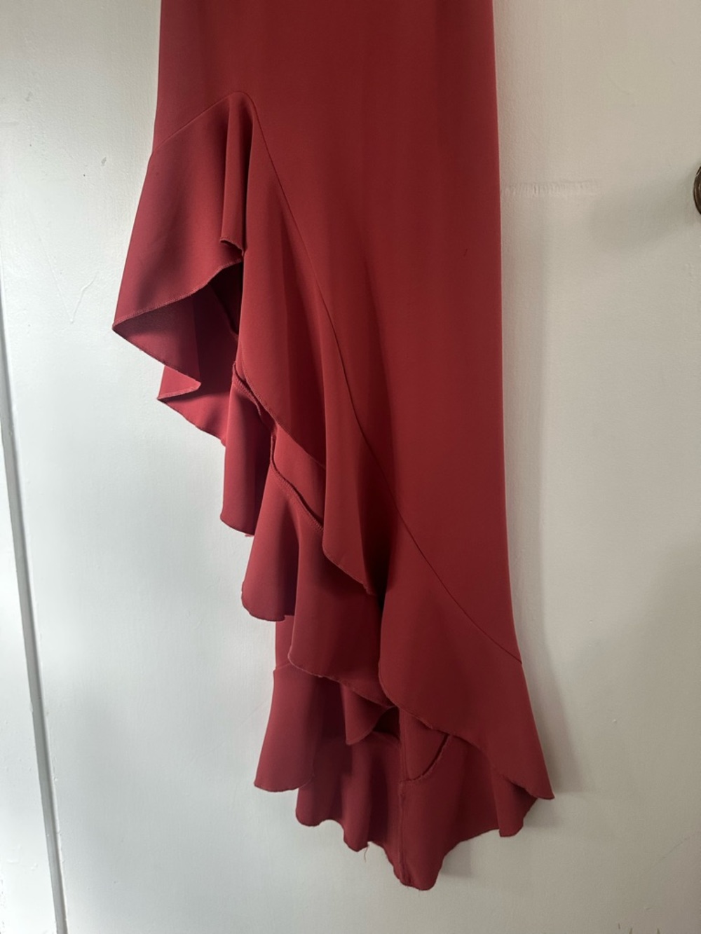 Stunning Ruffle Hem Dress 💃 - Picture 2 of 7